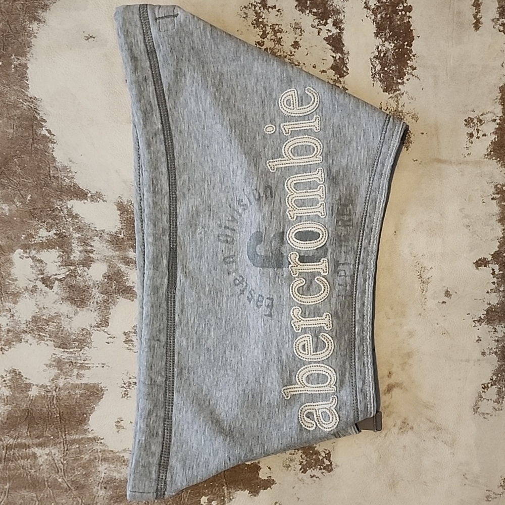 Abercrombie & Fitch Gray Fleece Shorty Shorts. Size: XL
